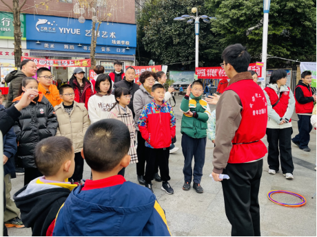 西华街道青杠社区：“爱伴成长·点亮心光”亲子活动