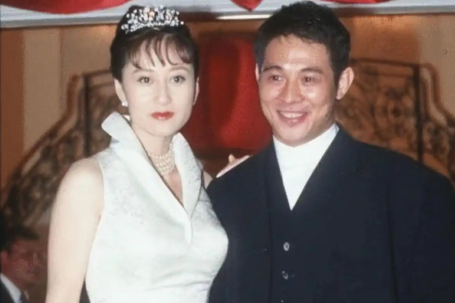 向太反驳“李连杰抛妻论”，夸他是好男人，净身出户真能洗清亏欠吗？