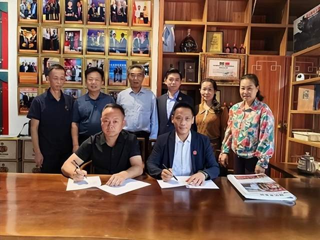 中国白兰地黄石运营中心启动，采购殷祖印子粑一千万斤签约助力乡村振兴(图2)