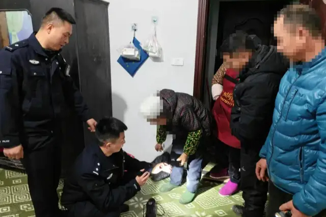 老人“丢钱”闹乌龙，民警耐心帮寻回