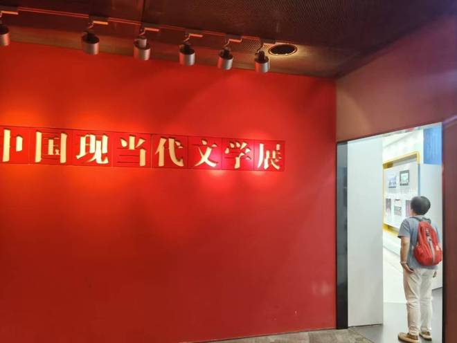 文学馆里的秋日奇缘：对话小志愿讲解员周明雯、周明萱