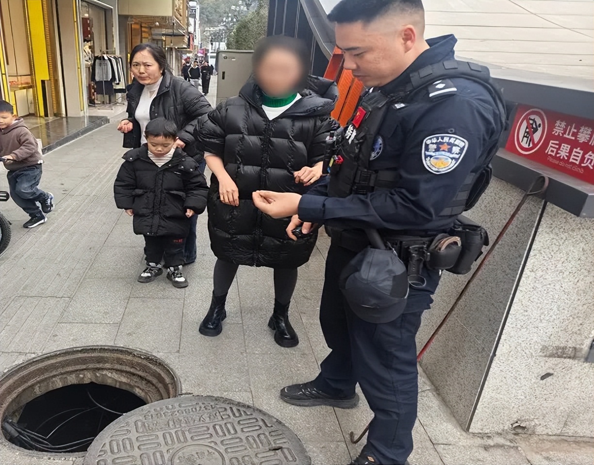 金首饰掉落下水道 快速寻找安民心