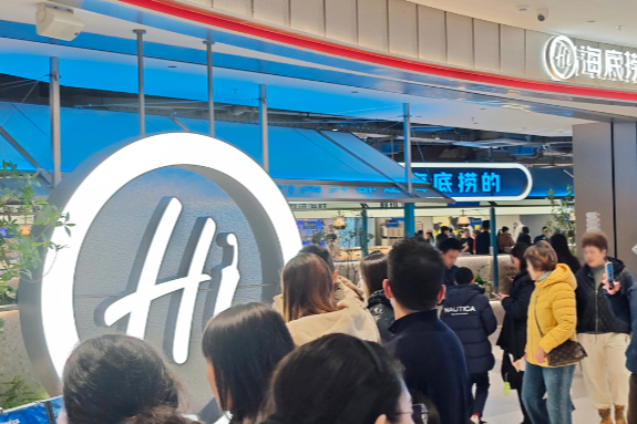 爆改“大排档”，海底捞慌了？
