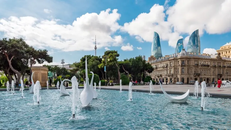 巴库滨海长廊，@Azerbaijian.travel