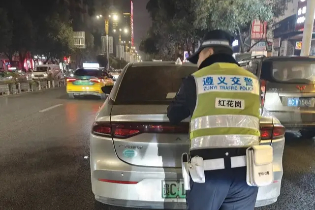 好人好事|天冷路滑，警暖民心