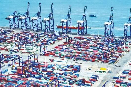 外媒关注海南自贸港 全岛封关运作即将启动——  经贸新动能 开放新图景