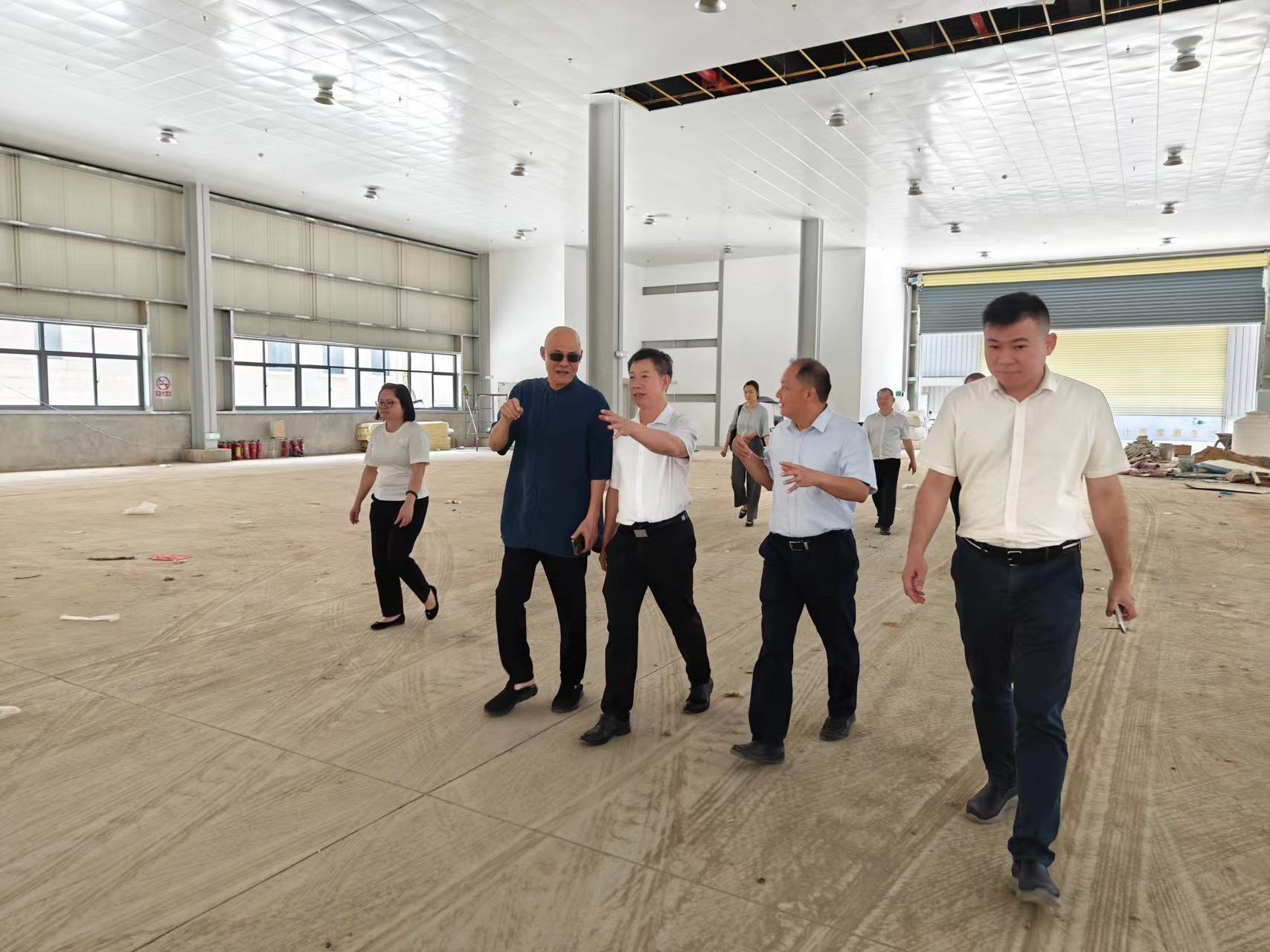 琼中县人大领导带队到大观沉香基地现场办公