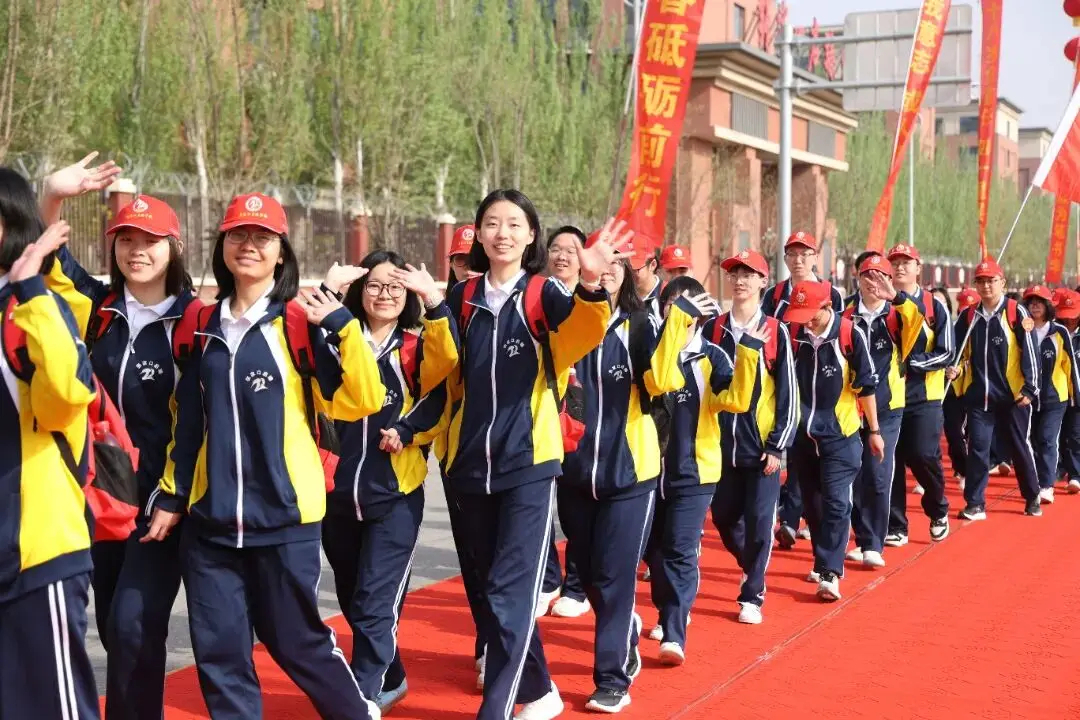 燃！40华里0退缩！张家口启臻少年用脚步为十八岁加冕