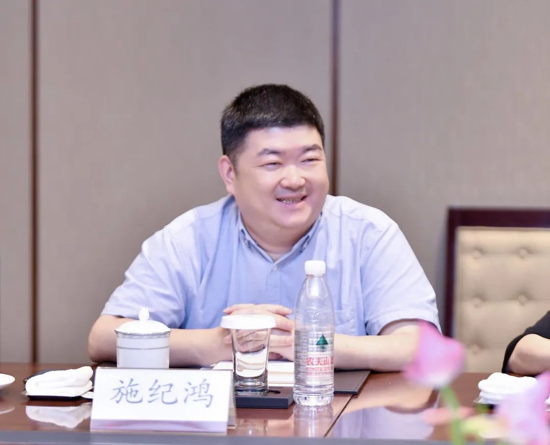 施纪鸿.jpg